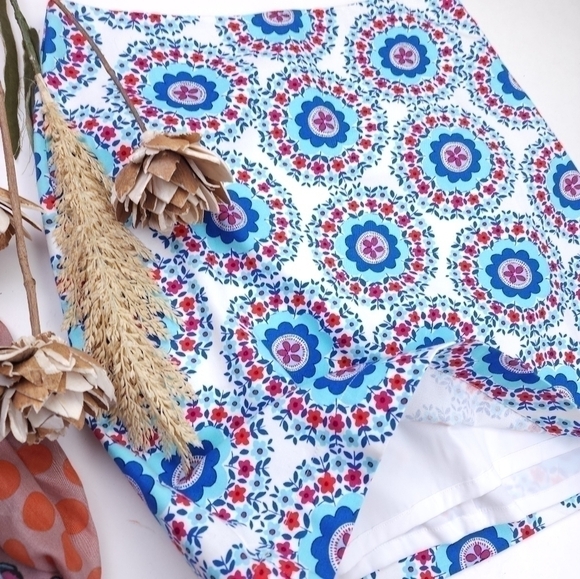 New Talbots Sz 4 Blue White Red Pixie Floral Skirt Size 4 - Picture 2 of 7